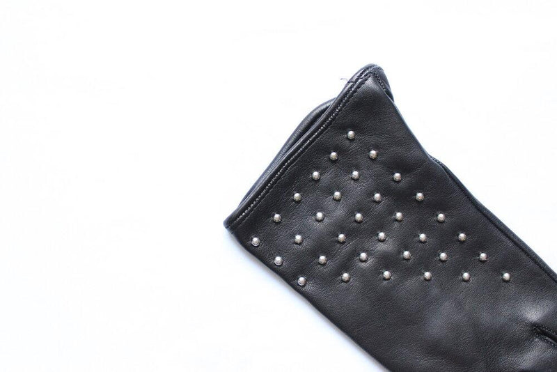 Leren dameshandschoenen met studs en gerimpelde polsmanchetten-Winnie Wood