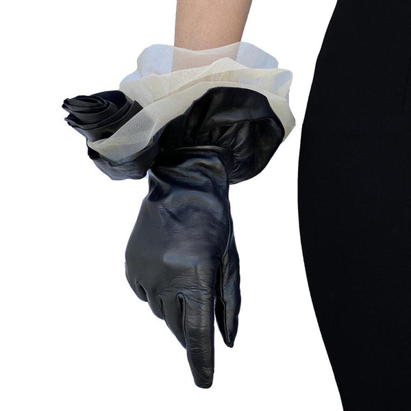 Zijden gevoerde zwarte lederen dameshandschoenen met uitlopende manchetten-Issey